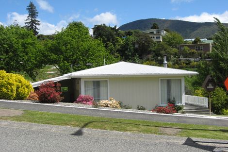 Photo of property in 17 Seaview Crescent, Picton, 7220
