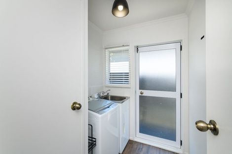 Photo of property in 2 Coromandel Court, Roslyn, Palmerston North, 4414