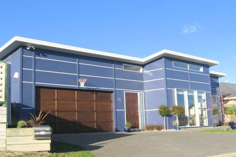 Photo of property in 99 Realm Drive, Paraparaumu, 5032