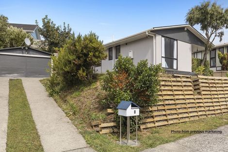 Photo of property in 2 Mcmanaway Grove, Stokes Valley, Lower Hutt, 5019