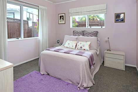 Photo of property in 2/100 Rhinevale Close, Henderson, Auckland, 0612