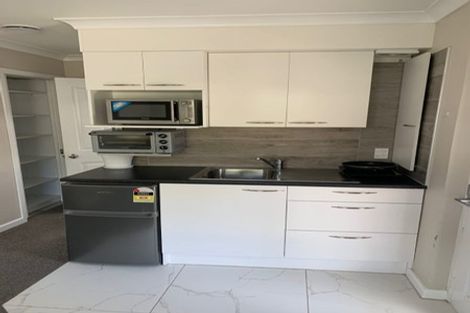 Photo of property in 7 Bishop Street, Green Bay, Auckland, 0604