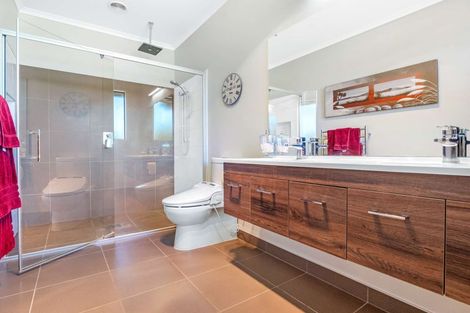 Photo of property in 8 Meadowview Close, Waiuku, 2123