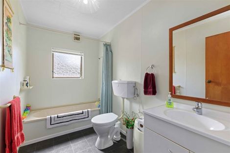 Photo of property in 476 Stokes Valley Road, Stokes Valley, Lower Hutt, 5019