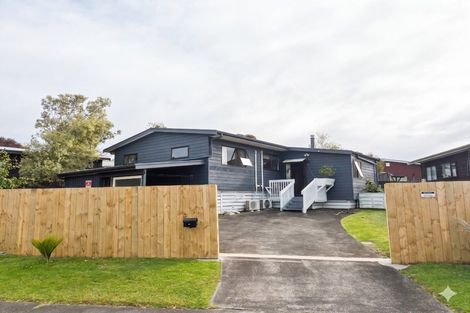 Photo of property in 28 Meadowvale Rise, Titirangi, Auckland, 0604