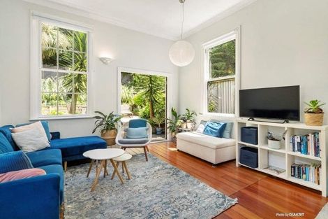 Photo of property in 18 Russell Terrace, Newtown, Wellington, 6021