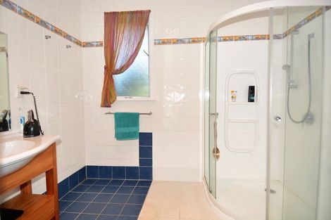 Photo of property in 258 Marine Parade, Bluff, 9814