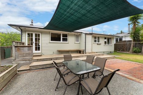 Photo of property in 14 Pinehaven Road, Pinehaven, Upper Hutt, 5019