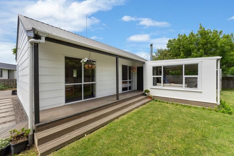 Photo of property in 19 Peppertree Glade, Kelvin Grove, Palmerston North, 4414