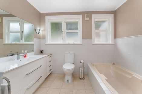 Photo of property in 14 Pinehaven Road, Pinehaven, Upper Hutt, 5019