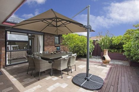 Photo of property in 1 Sheffield Place, Botany Downs, Auckland, 2010