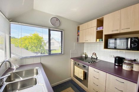 Photo of property in 7 Oakford Close, Riccarton, Christchurch, 8011