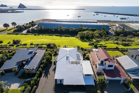 Photo of property in 50 Whiteley Street, Moturoa, New Plymouth, 4310