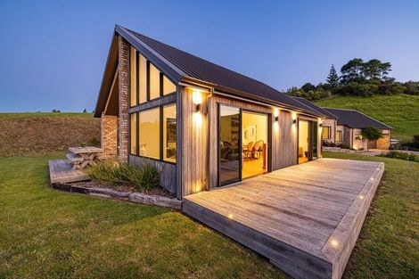 Photo of property in 42 Te Auhi Way, Welcome Bay, Tauranga, 3112