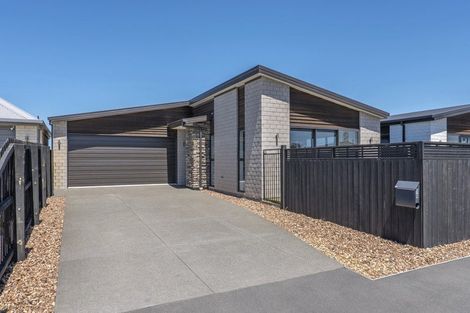 Photo of property in 10 Lussa Close, Broomfield, Christchurch, 8042