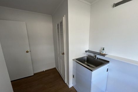 Photo of property in 2 Framalda Place, Conifer Grove, Takanini, 2112