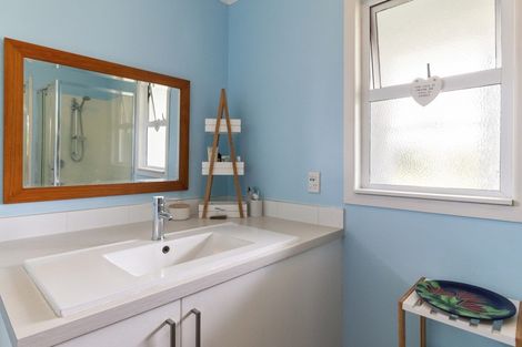 Photo of property in 38 Omokoroa Road, Omokoroa, 3114