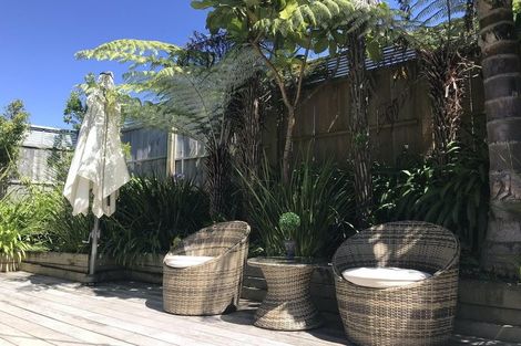 Photo of property in 24 Kiteroa Terrace, Rothesay Bay, Auckland, 0630