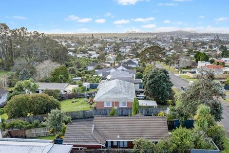 Photo of property in 22 Eastglen Road, Glen Eden, Auckland, 0602