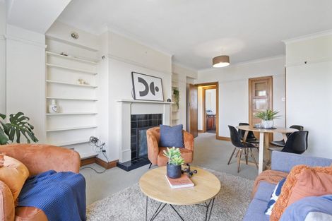 Photo of property in Owd Trafford Flats, 17 Brougham Street, Mount Victoria, Wellington, 6011