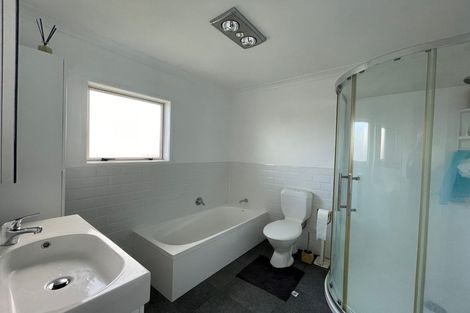 Photo of property in 2/8 Rickards Place, New Lynn, Auckland, 0600