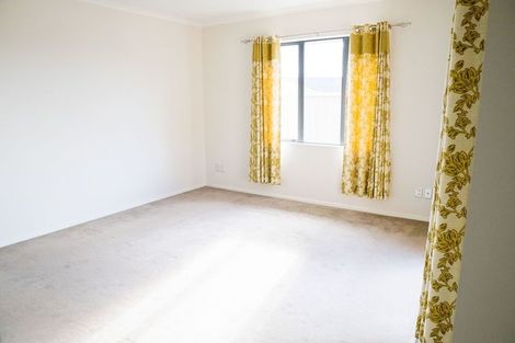 Photo of property in 12 Erceg Way, Rosehill, Papakura, 2113