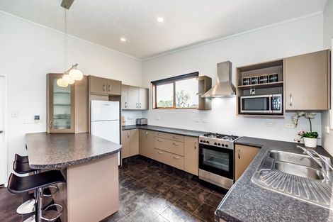 Photo of property in 50 Walton Road, Paraparaumu Beach, Paraparaumu, 5032