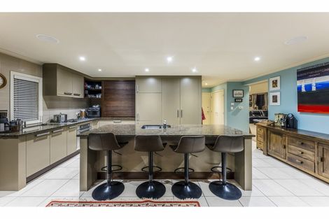 Photo of property in 25 Bridgefield Crescent, Flat Bush, Auckland, 2016
