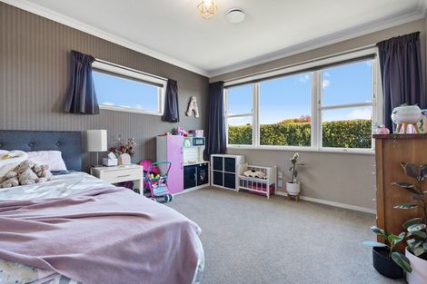 Photo of property in 2 Anzio Place, Awapuni, Palmerston North, 4412