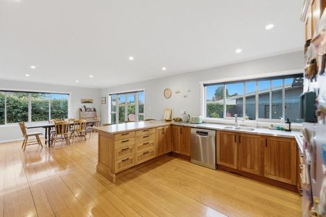 Photo of property in 82 Wairau Road, Oakura, 4314