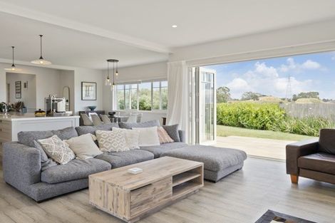 Photo of property in 55 Fernbrook Drive, Hurworth, New Plymouth, 4310