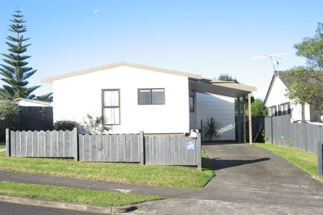 Photo of property in 1 Anglers Way, Wattle Downs, Auckland, 2103
