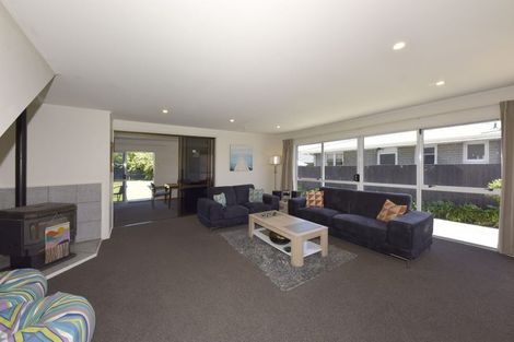 Photo of property in 389 Yaldhurst Road, Russley, Christchurch, 8042