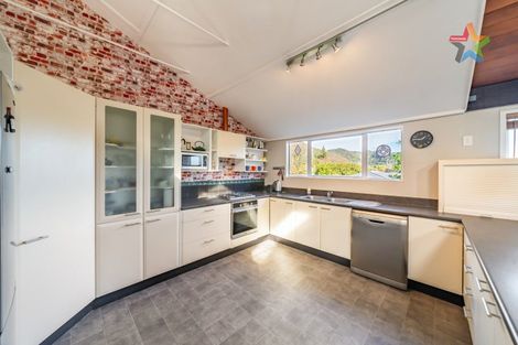 Photo of property in 57 Oroua Street, Eastbourne, Lower Hutt, 5013