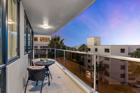 Photo of property in 4b/171 Hurstmere Road, Takapuna, Auckland, 0622