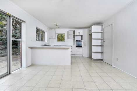 Photo of property in 34 Raymond Terrace, Northcote, Auckland, 0627