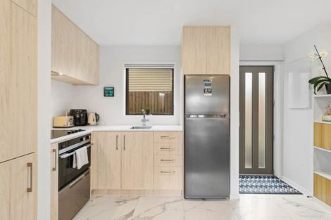 Photo of property in 4/7 Flanshaw Road, Te Atatu South, Auckland, 0610