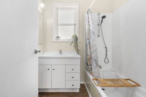 Photo of property in 10 Handyside Street, Tawa, Wellington, 5028