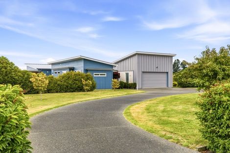 Photo of property in 127 Highland Drive, Acacia Bay, Taupo, 3385