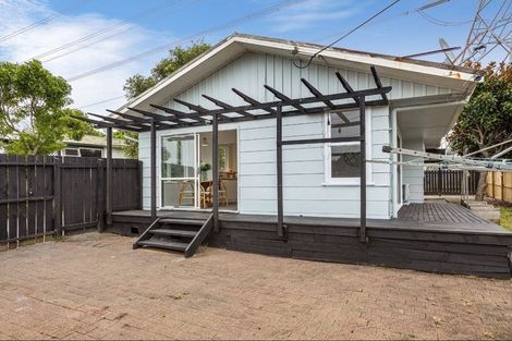 Photo of property in 9 Huruhuru Road, Massey, Auckland, 0614