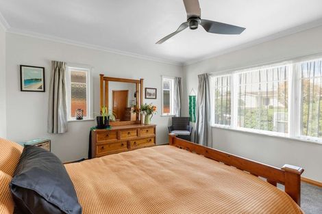 Photo of property in 33 Winston Avenue, Hokowhitu, Palmerston North, 4410