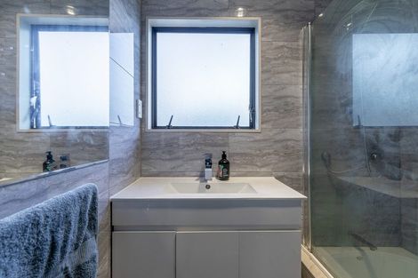 Photo of property in 1/13 Martin Place, Kelston, Auckland, 0602