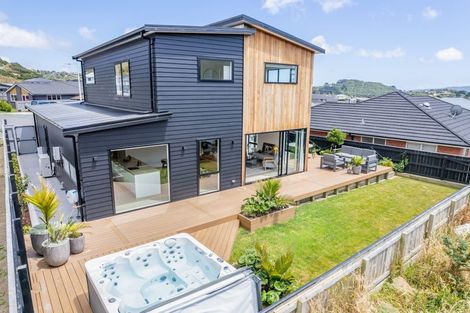 Photo of property in 15 Weatherdeck Close, Whitby, Porirua, 5024