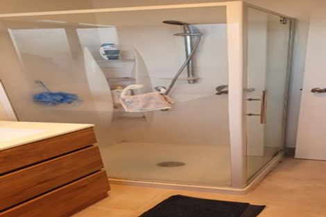 Photo of property in 16 Kemp Road, Massey, Auckland, 0614