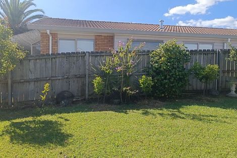 Photo of property in 3/166 Bradbury Road, Botany Downs, Auckland, 2010