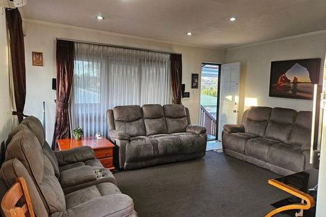 Photo of property in 19a Crystal Avenue, Glendene, Auckland, 0602