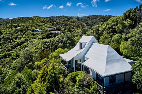 Photo of property in 65 Howard Road, Point Howard, Lower Hutt, 5013