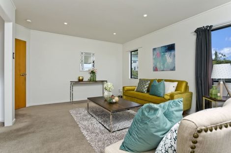 Photo of property in 10 Camilla Grove, Totara Vale, Auckland, 0629