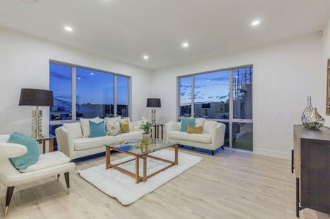 Photo of property in 10 Ian Gordon Lane, Orewa, 0931