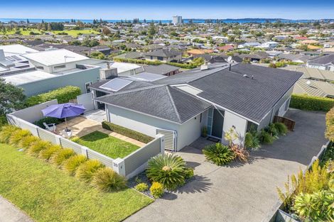Photo of property in 39 Grand Drive, Orewa, 0931